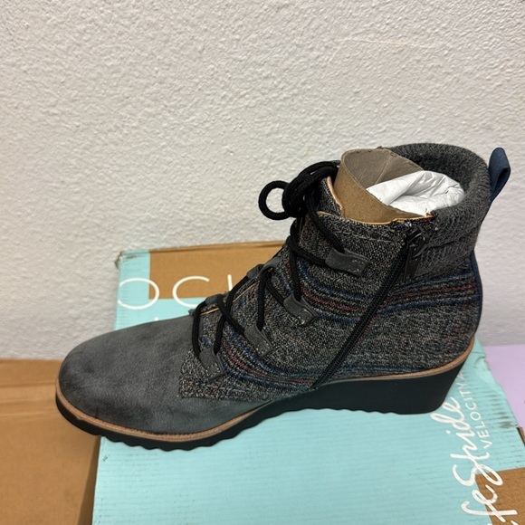 LifeStride Zone Lace Up Wedge Bootie - Picture 4 of 6